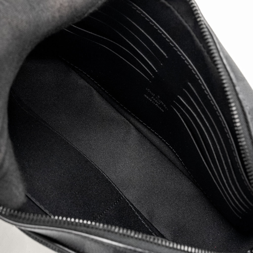 louis-vuitton-pochette-kasai-clutch-bag-damier-graphite-canvas-so-black-copy-1