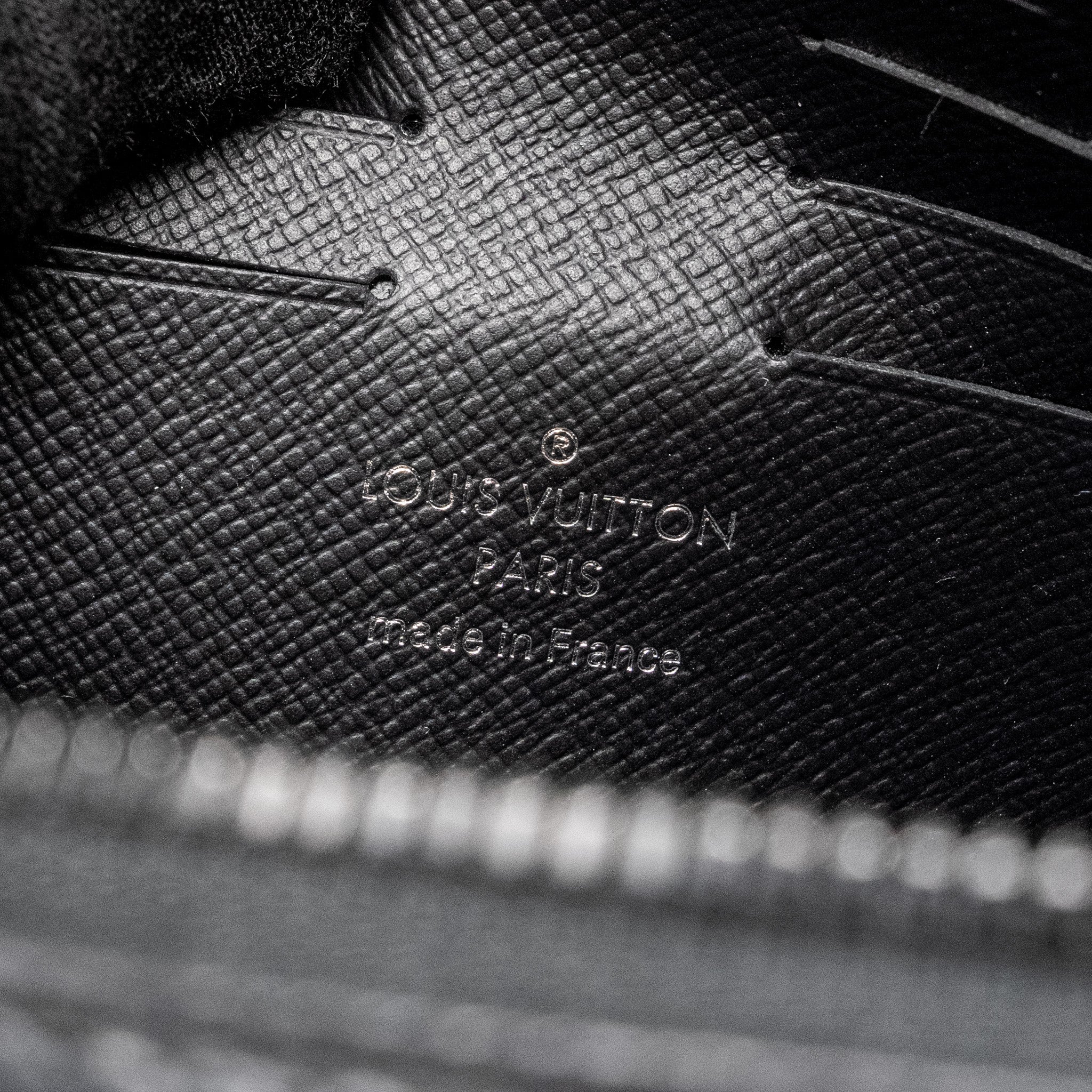 louis-vuitton-pochette-kasai-clutch-bag-damier-graphite-canvas-so-black-copy-1
