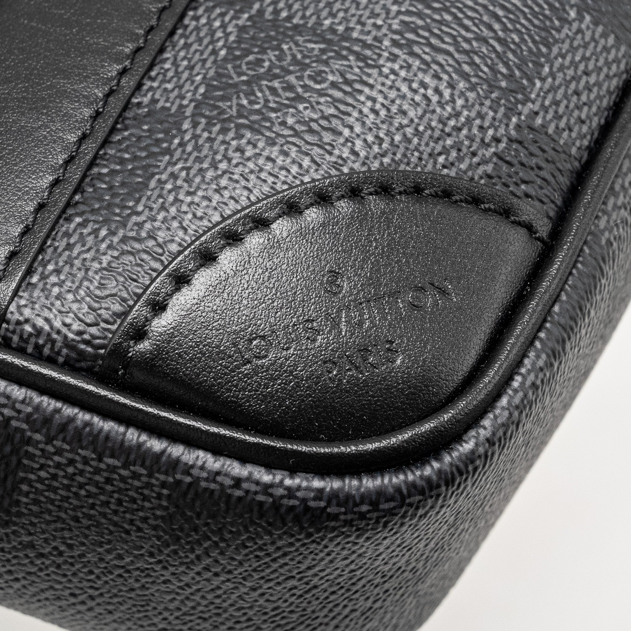 louis-vuitton-pochette-kasai-clutch-bag-damier-graphite-canvas-so-black-copy-1