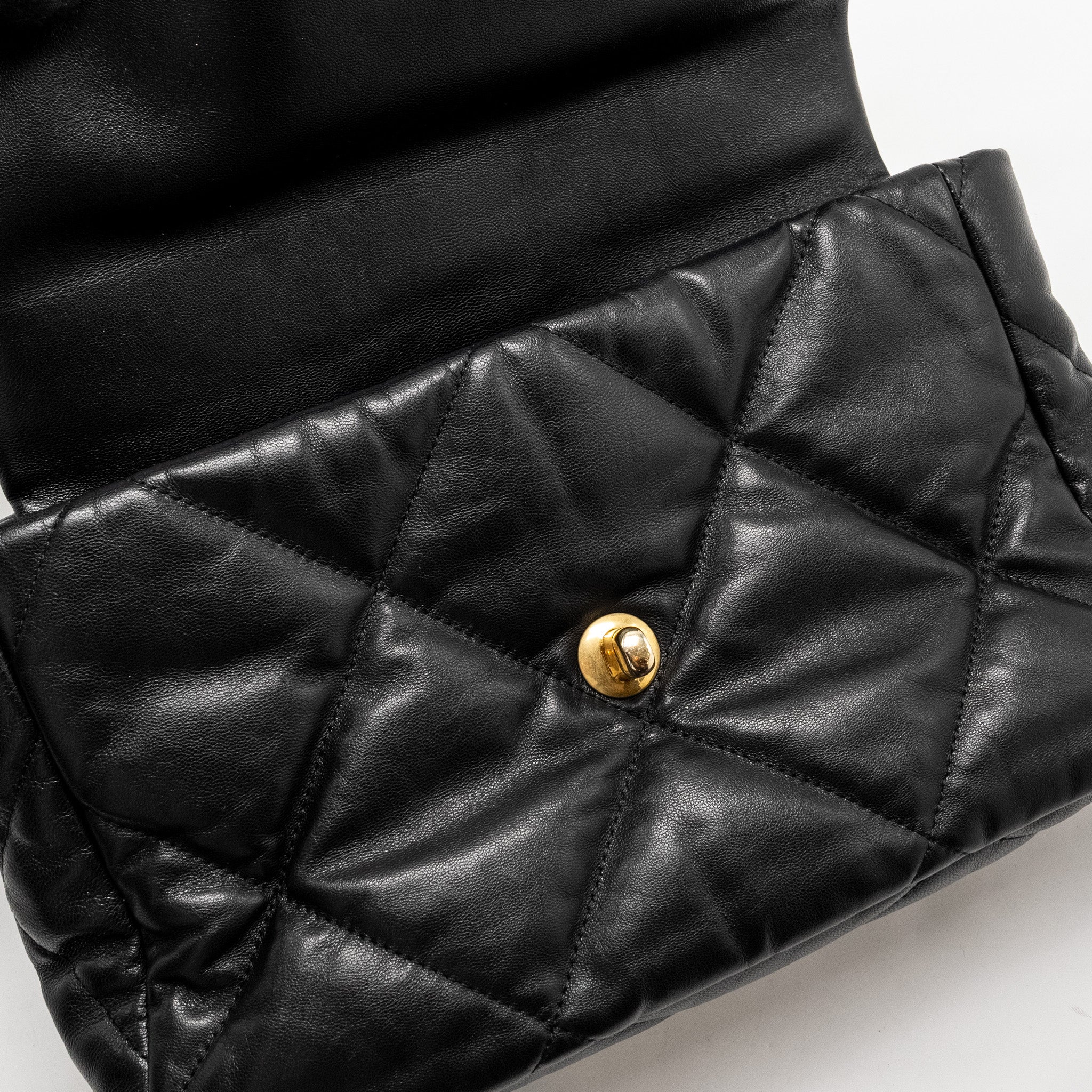 chanel-large-19-bag-lambskin-black-multicolour-hardware