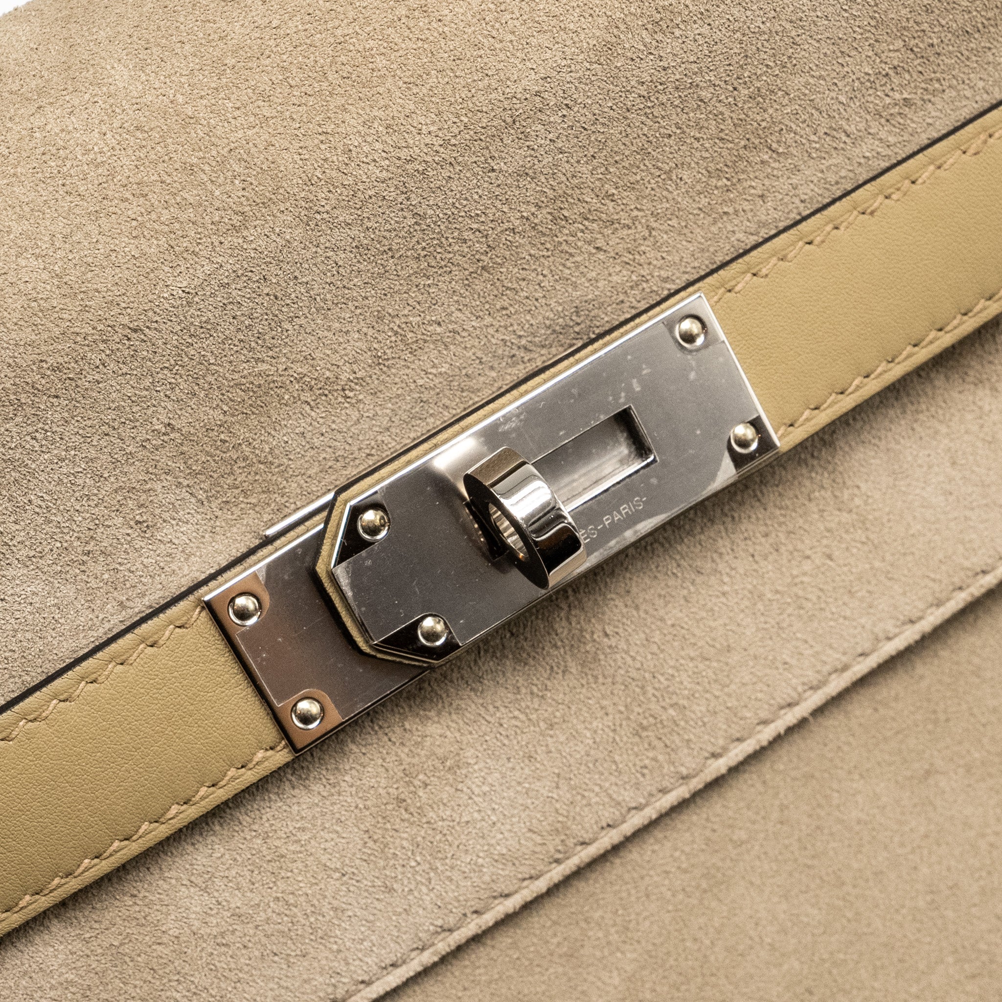 hermes-maxi-kelly-42-grizzly-swift-gris-caillou-beige-marfa-shw-stamp-w