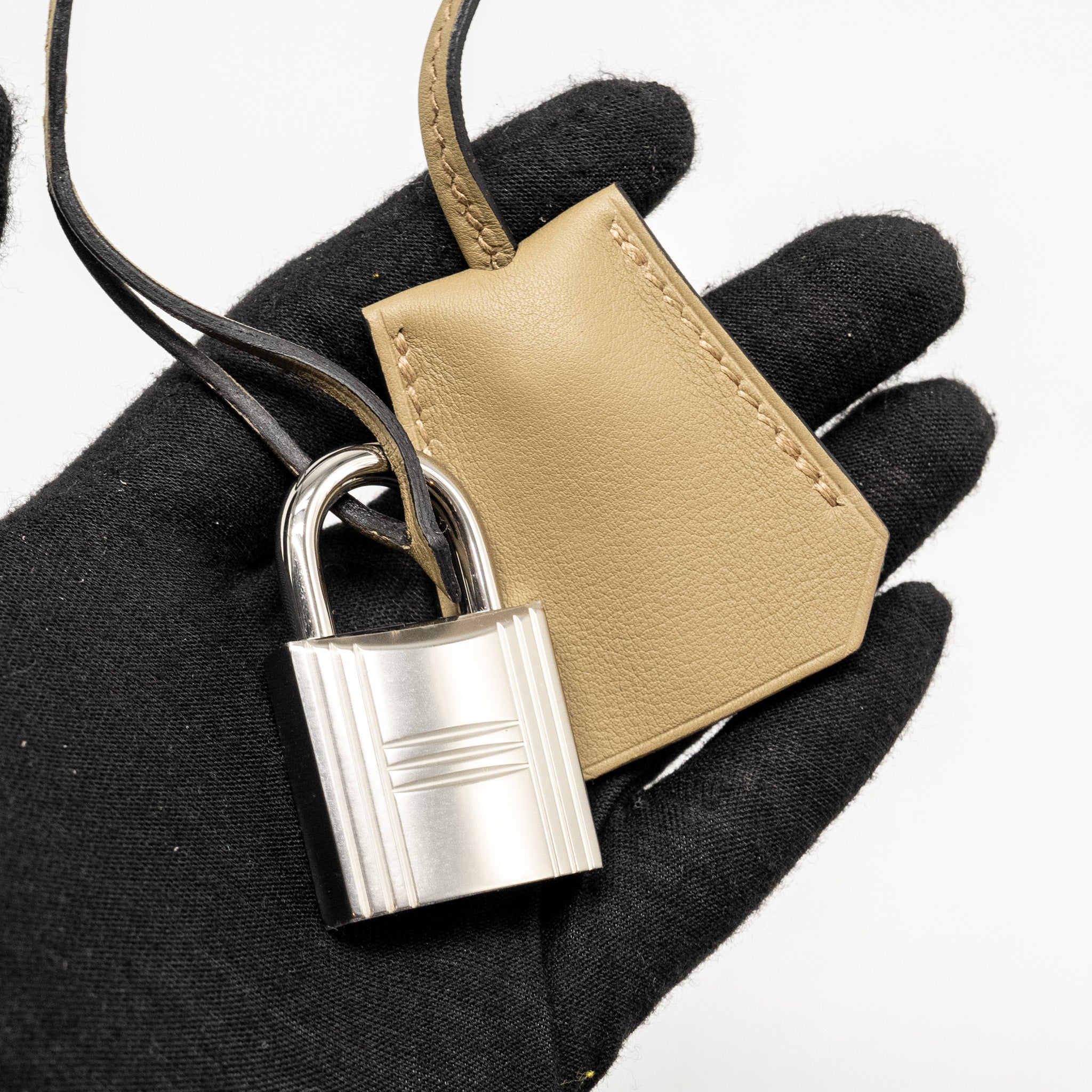 hermes-maxi-kelly-42-grizzly-swift-gris-caillou-beige-marfa-shw-stamp-w