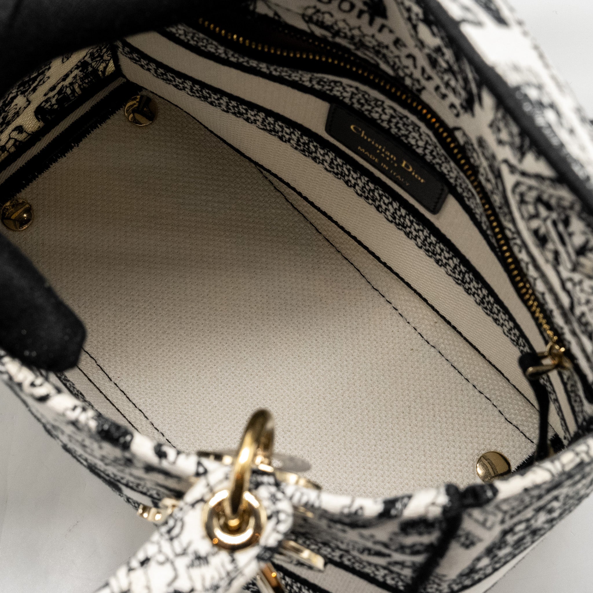 dior-medium-lady-d-lite-bag-plan-de-paris-embroidery-canvas-black-white-lghw-copy