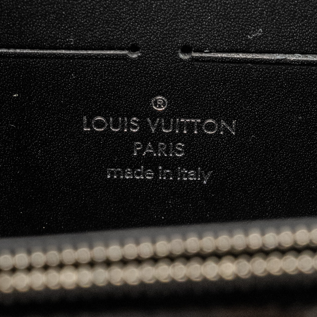louis-vuitton-wild-at-heart-twist-wallet-on-chain-calfskin-monogram-canvas-multicololur-black-sliver-hardware