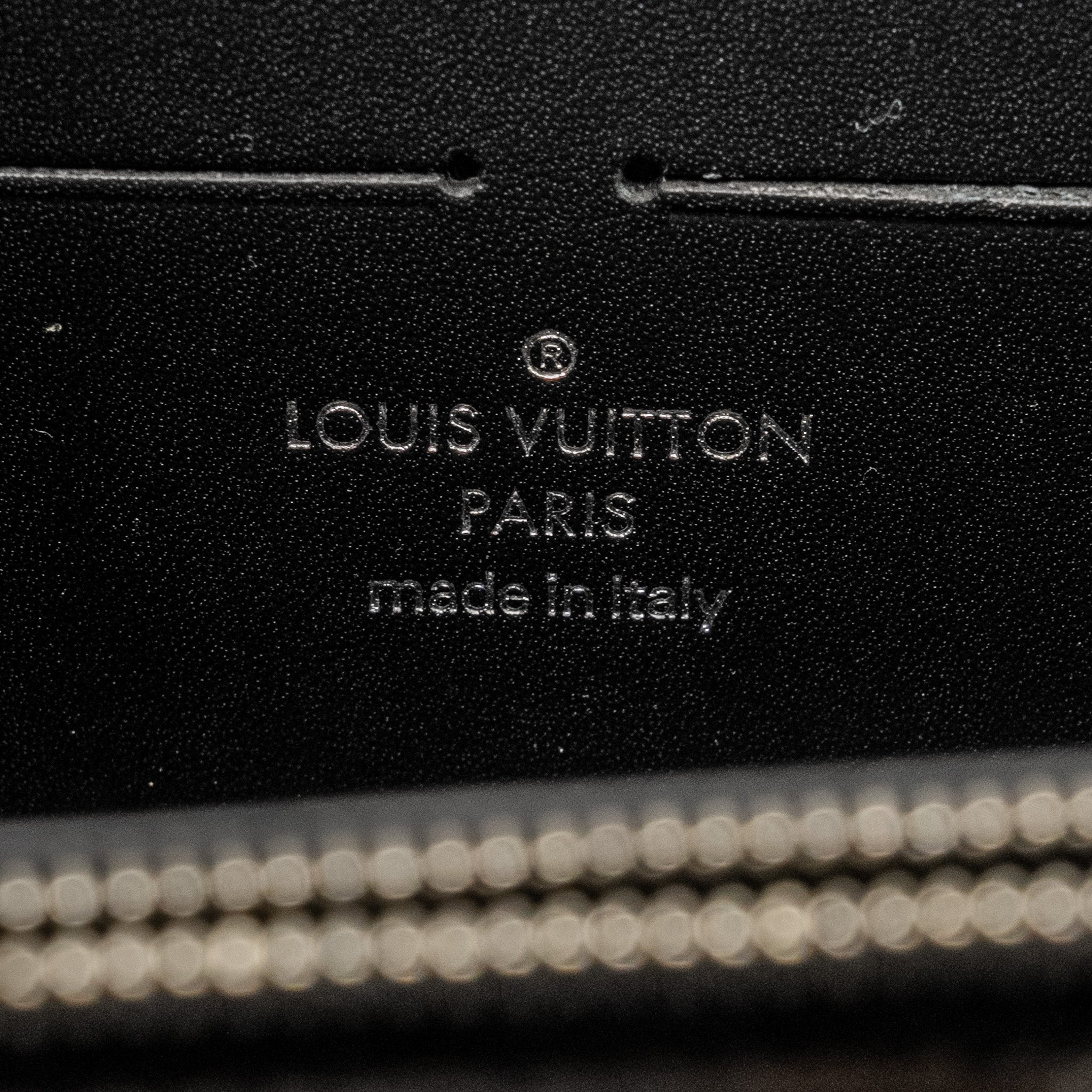 louis-vuitton-wild-at-heart-twist-wallet-on-chain-calfskin-monogram-canvas-multicololur-black-sliver-hardware