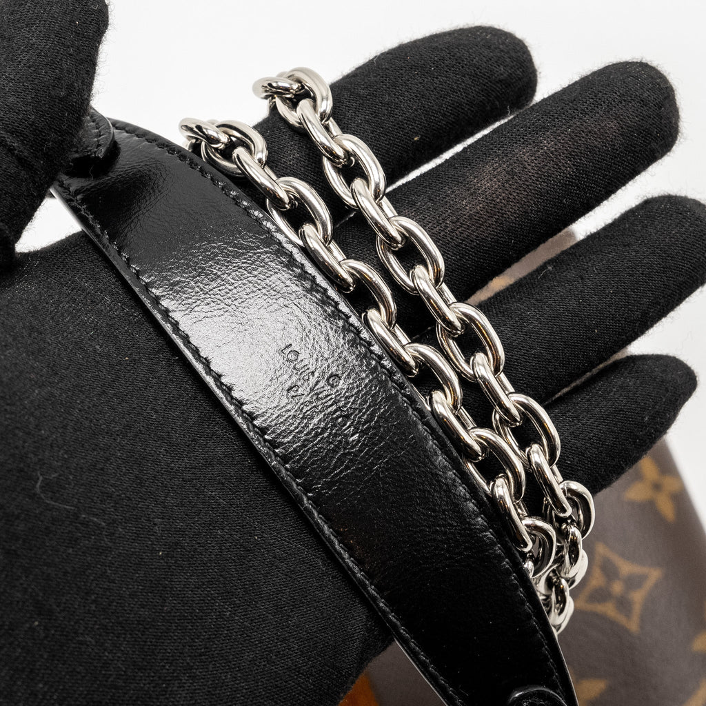 louis-vuitton-wild-at-heart-twist-wallet-on-chain-calfskin-monogram-canvas-multicololur-black-sliver-hardware