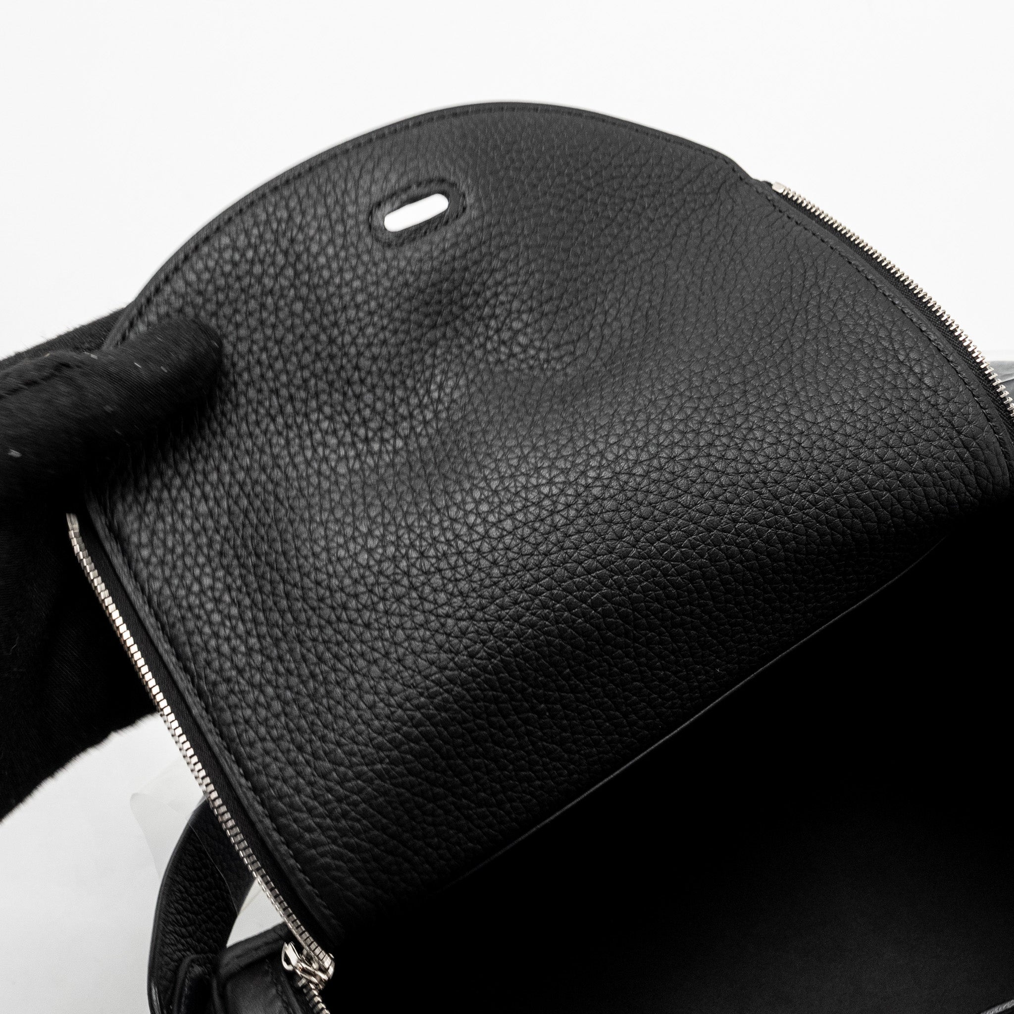 hermes-lindy-26-clemence-black-shw-stamp-w