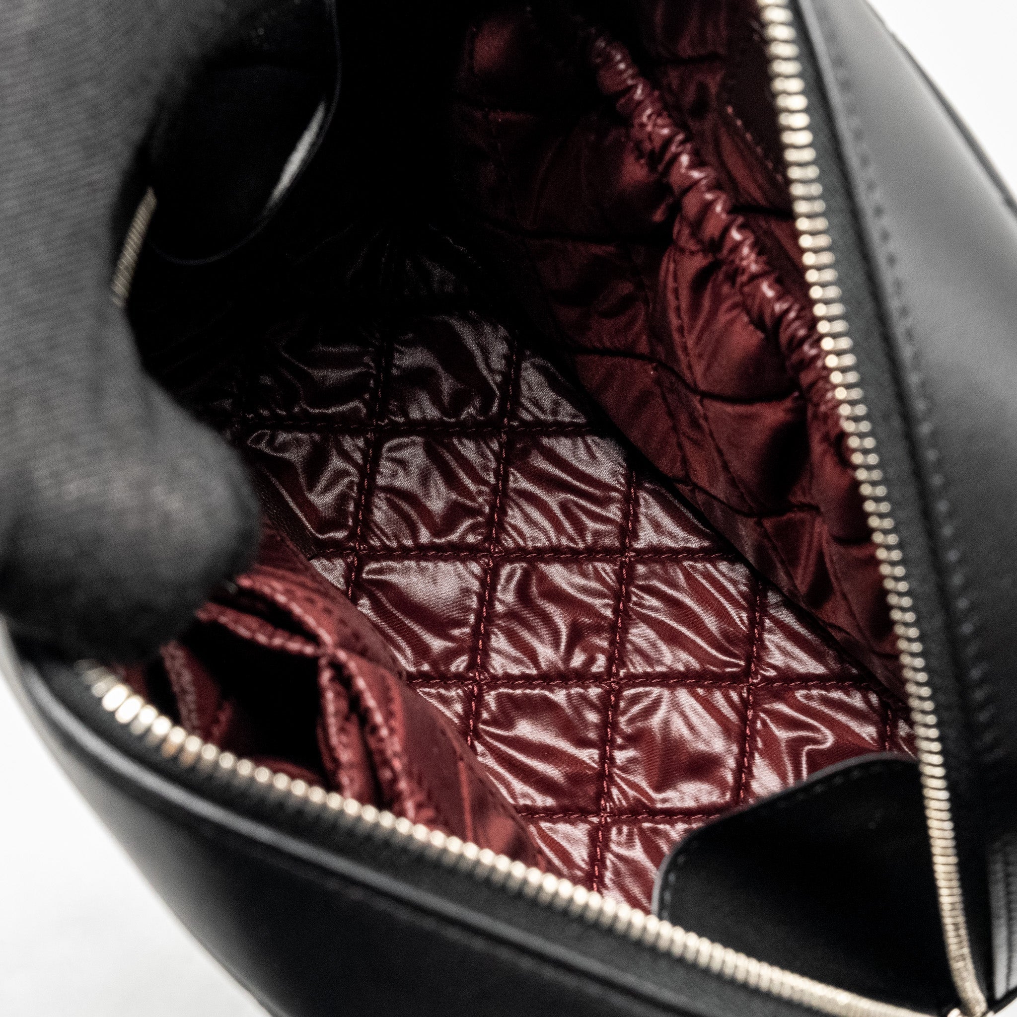 chanel-quilted-cosmetic-pouch-lambskin-black-shw