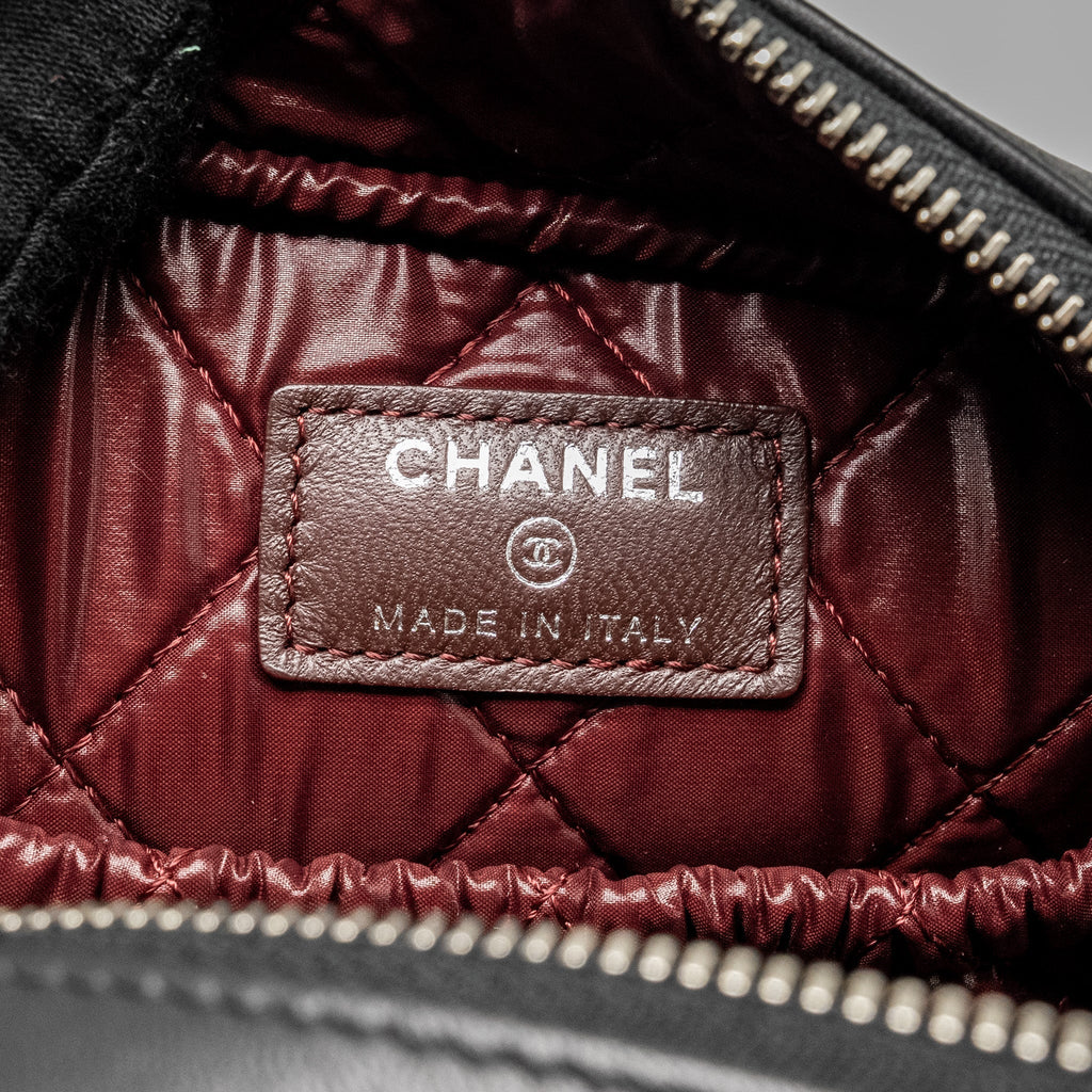 chanel-quilted-cosmetic-pouch-lambskin-black-shw