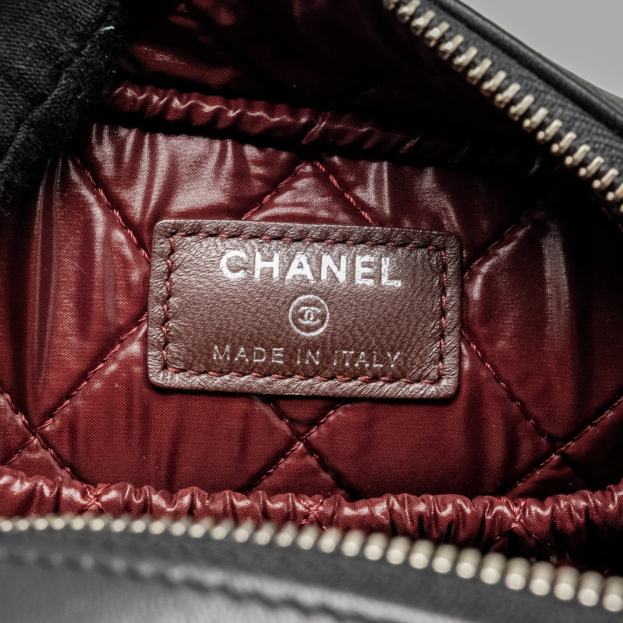 chanel-quilted-cosmetic-pouch-lambskin-black-shw