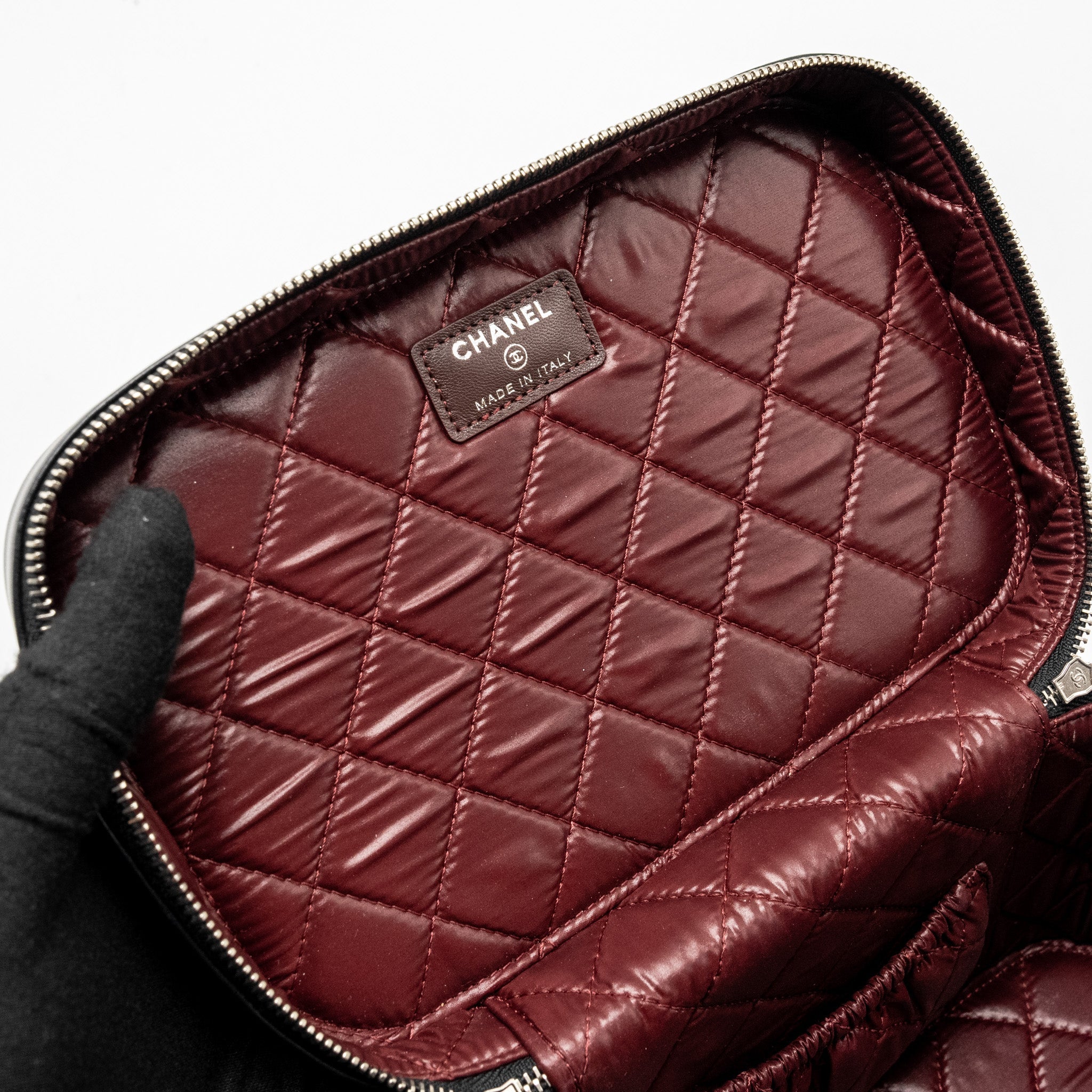 chanel-quilted-vanity-case-lambskin-black-shw