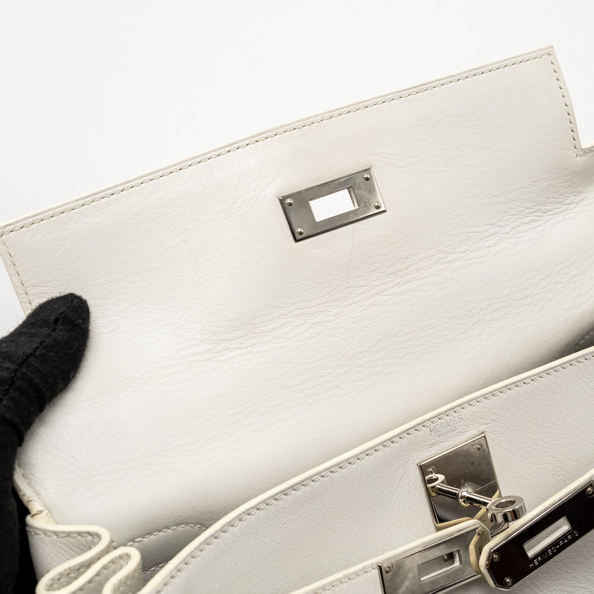hermes-kelly-28-evercolor-blanc-shw-stamp-square-k