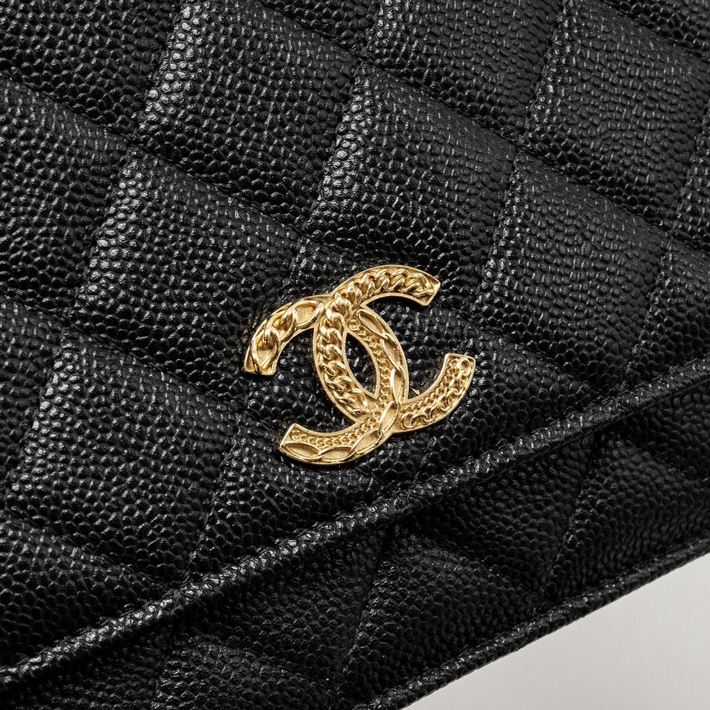 chanel-detailed-cc-logo-wallet-on-chain-caviar-black-ghw-microchip