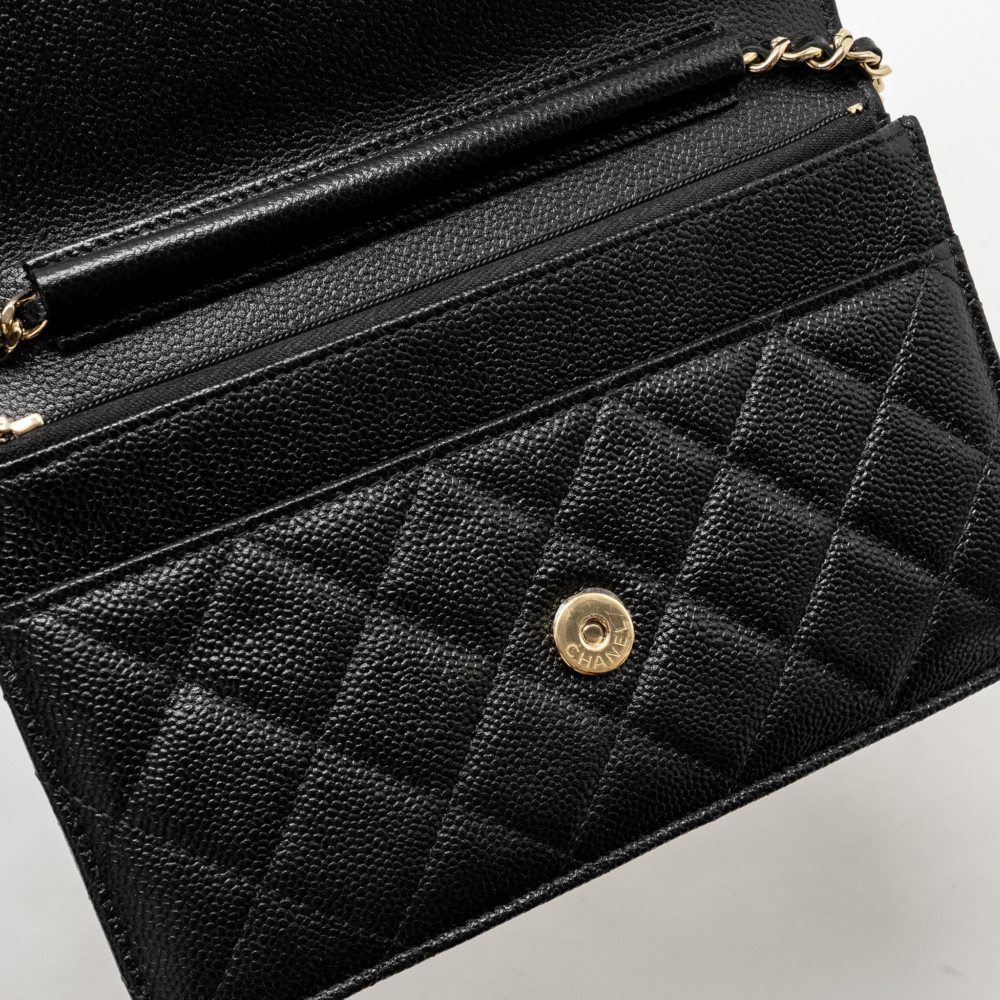 chanel-detailed-cc-logo-wallet-on-chain-caviar-black-ghw-microchip