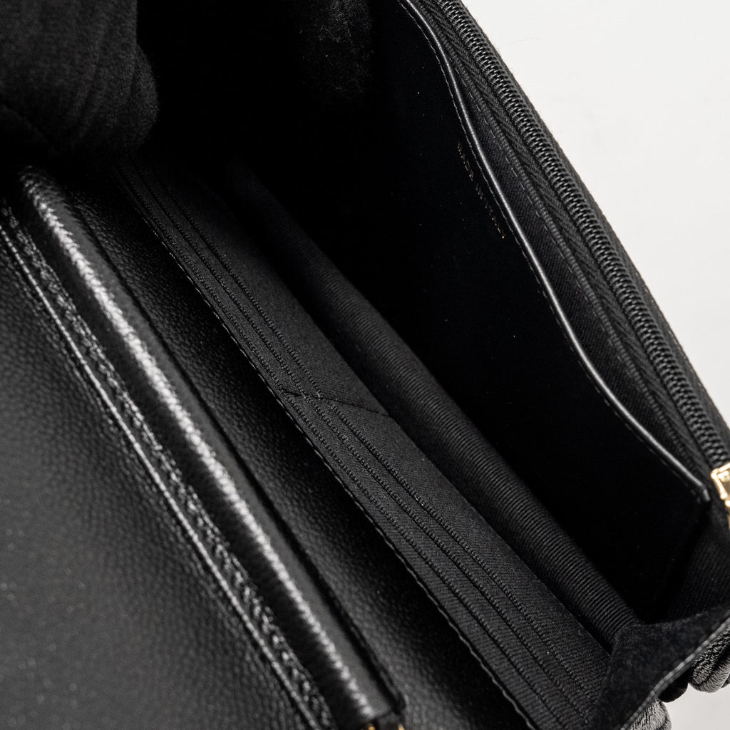 chanel-detailed-cc-logo-wallet-on-chain-caviar-black-ghw-microchip