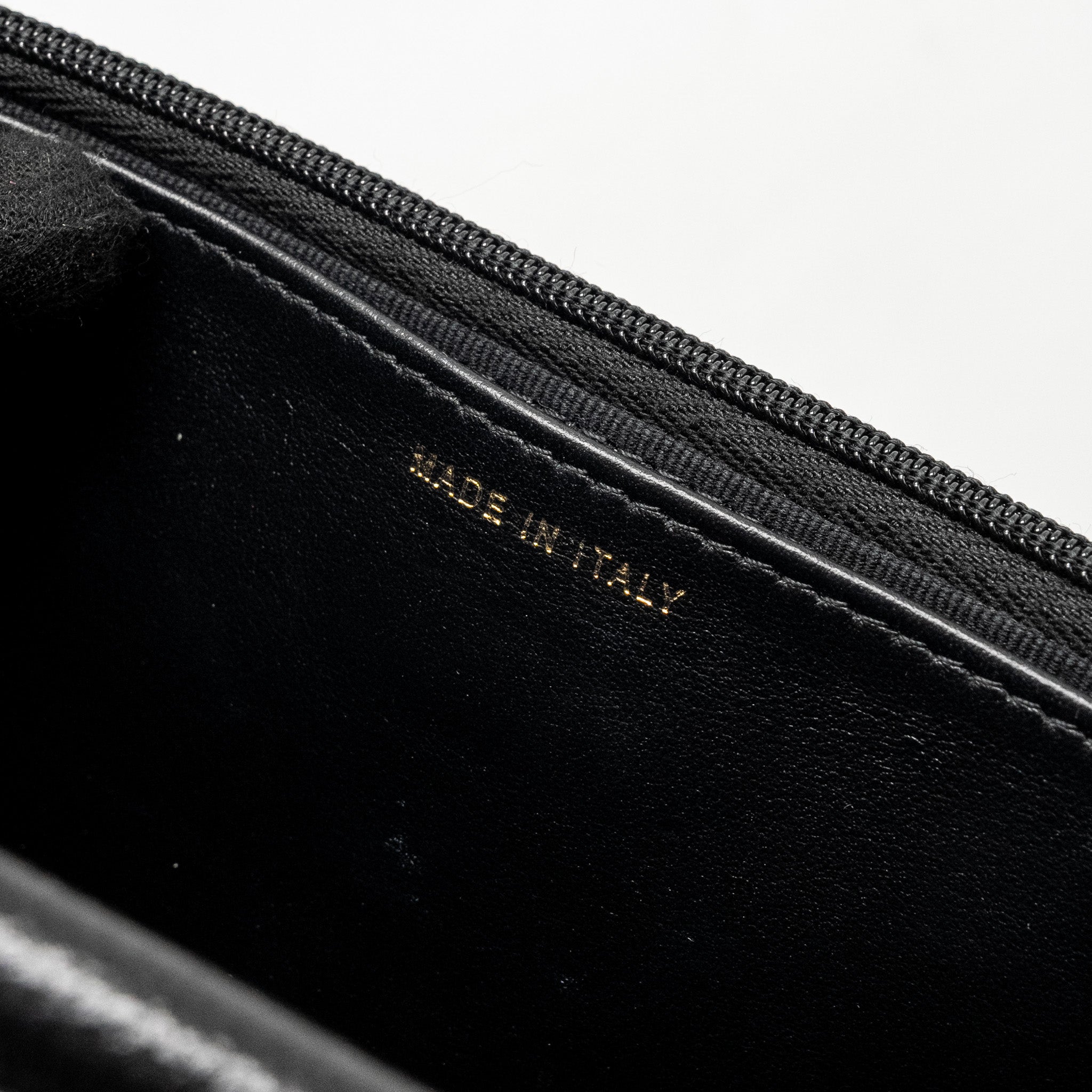 chanel-detailed-cc-logo-wallet-on-chain-caviar-black-ghw-microchip