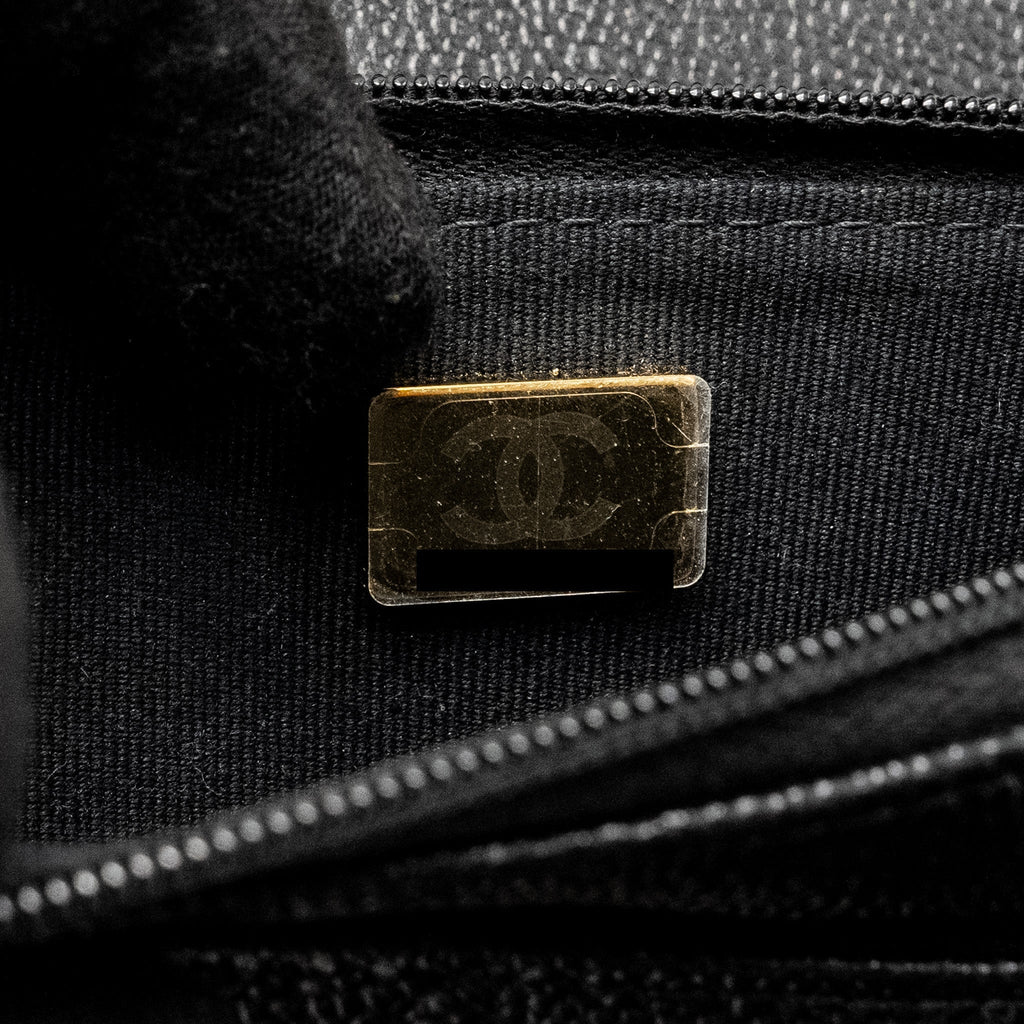 chanel-detailed-cc-logo-wallet-on-chain-caviar-black-ghw-microchip