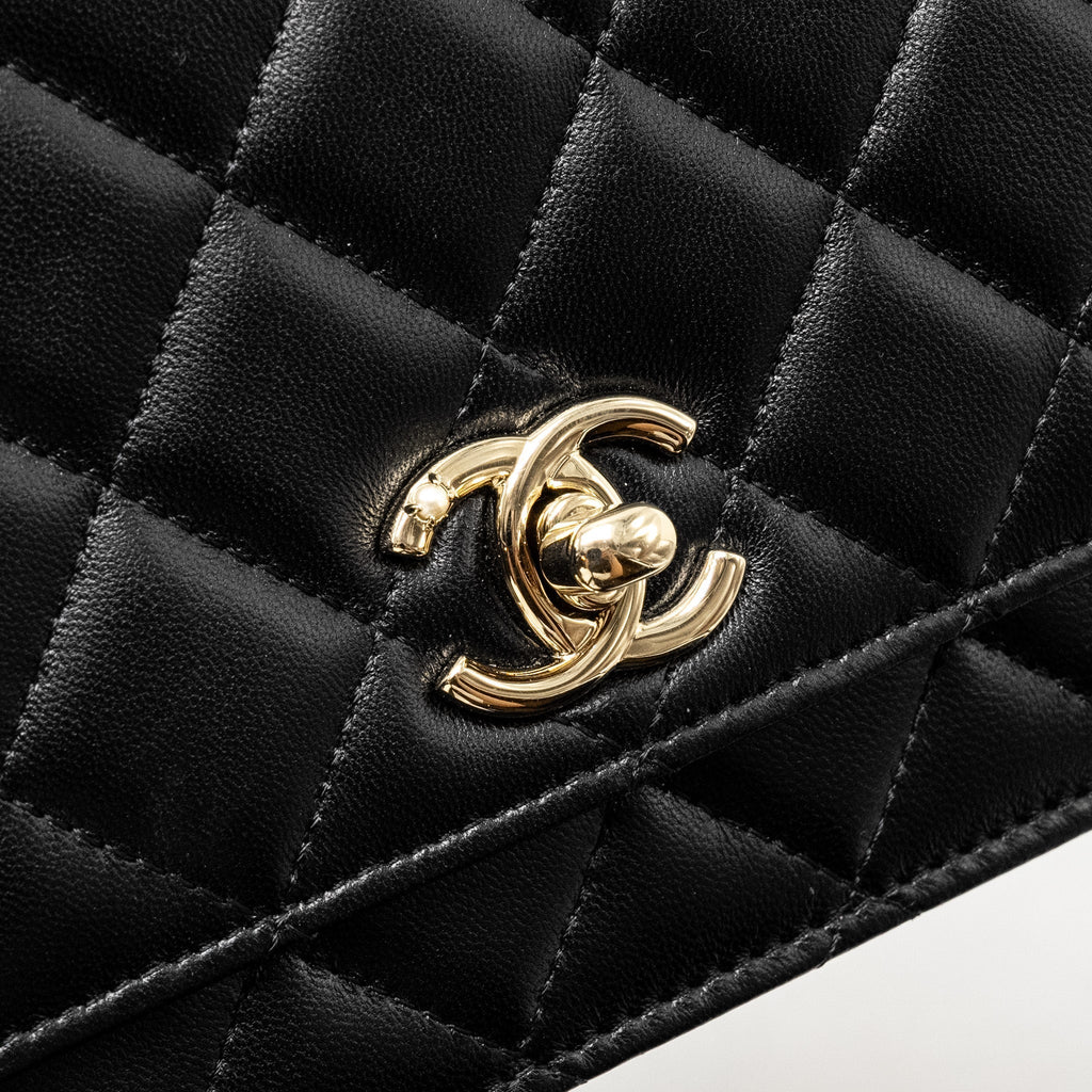 chanel-pearl-detailed-top-handel-wallet-on-chain-lambskin-black-lghw-microchip