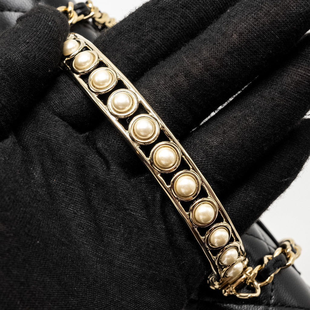 chanel-pearl-detailed-top-handel-wallet-on-chain-lambskin-black-lghw-microchip