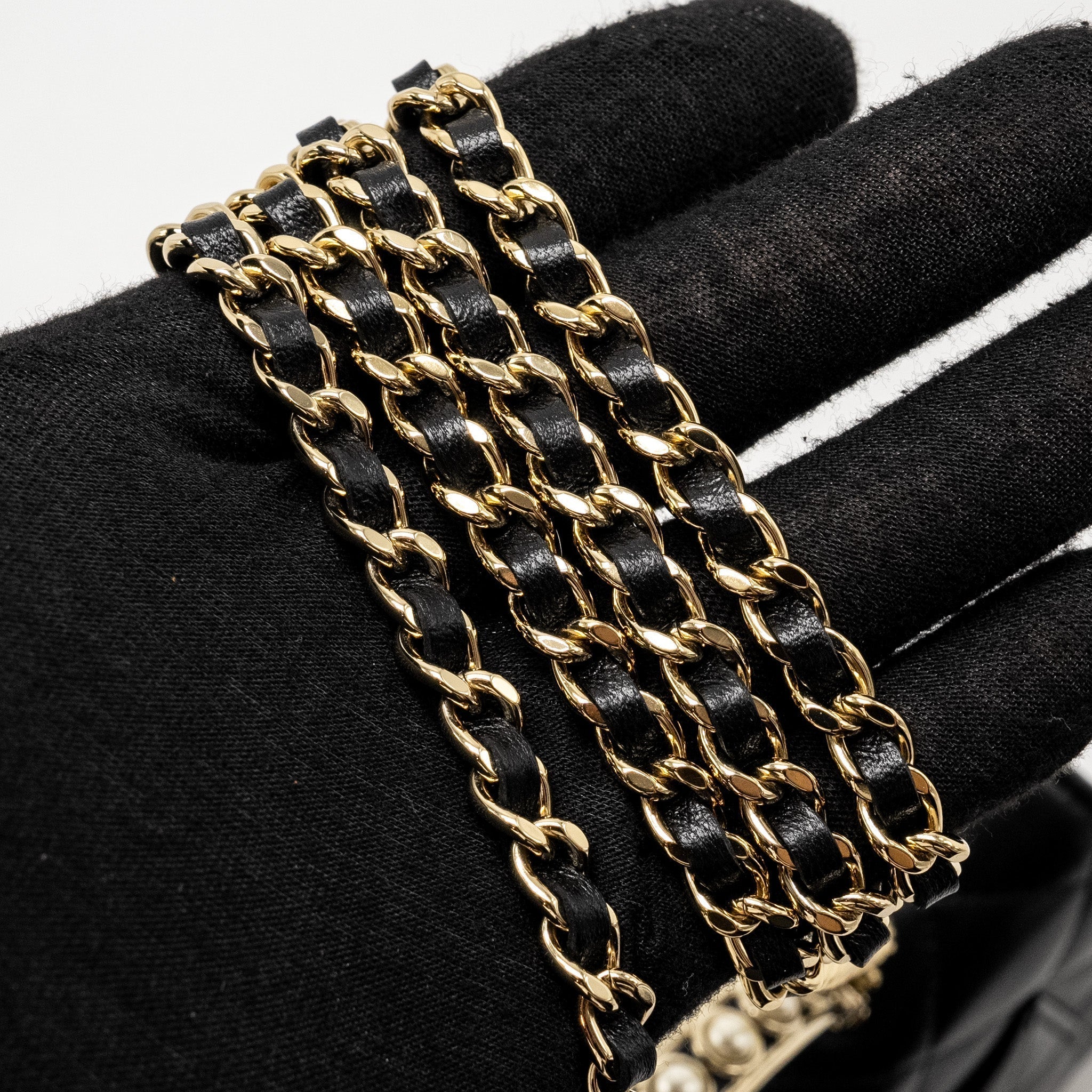 chanel-pearl-detailed-top-handel-wallet-on-chain-lambskin-black-lghw-microchip