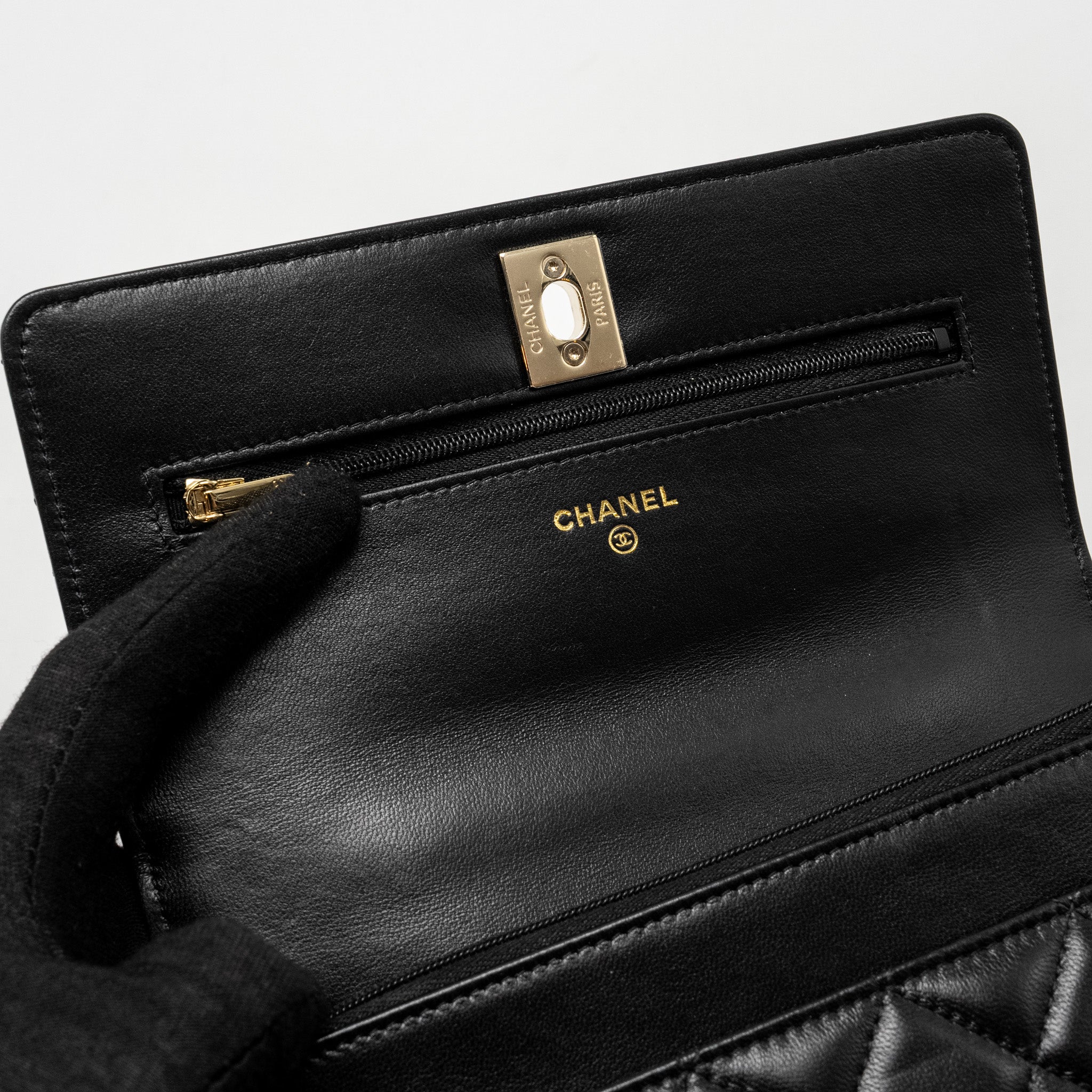 chanel-pearl-detailed-top-handel-wallet-on-chain-lambskin-black-lghw-microchip