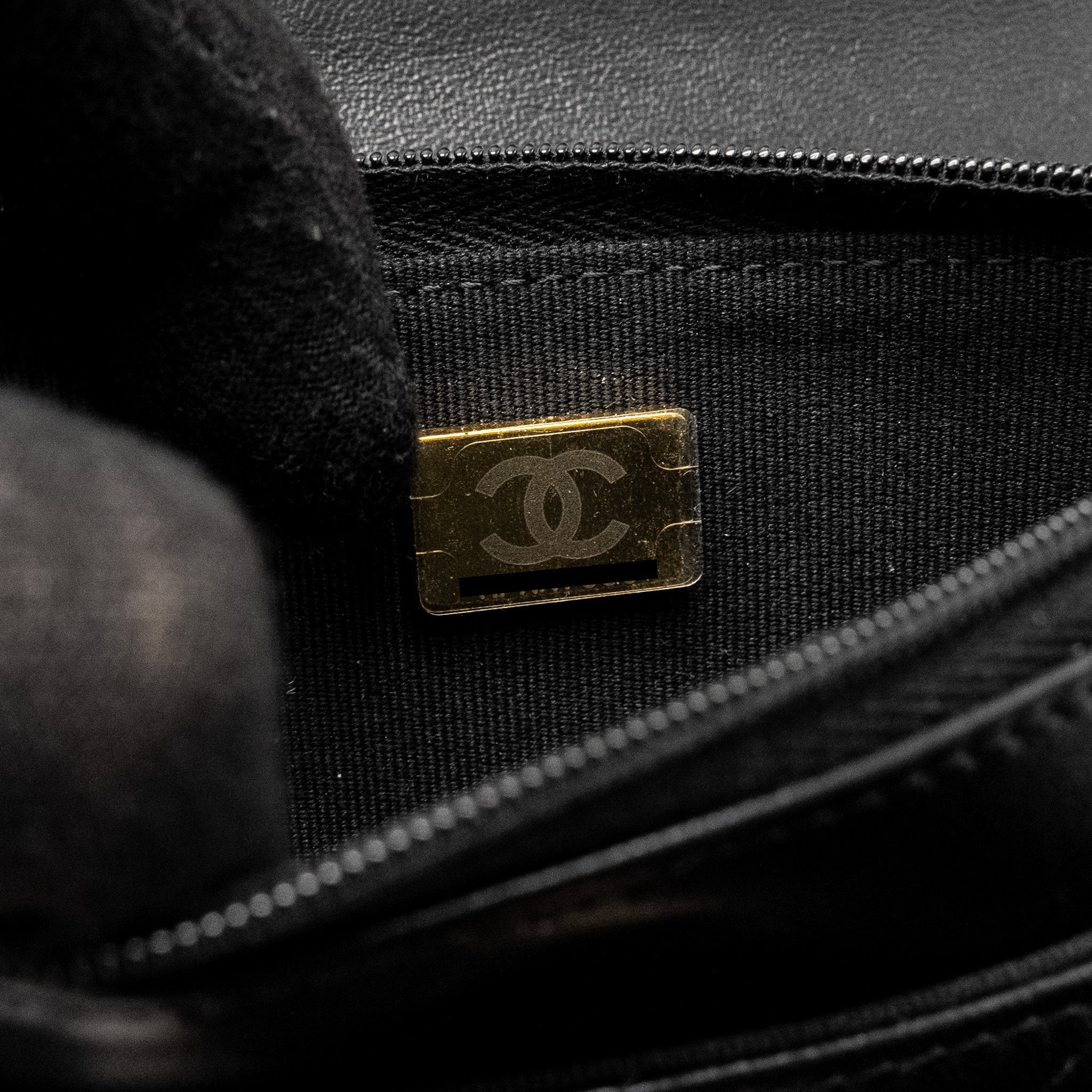 chanel-pearl-detailed-top-handel-wallet-on-chain-lambskin-black-lghw-microchip