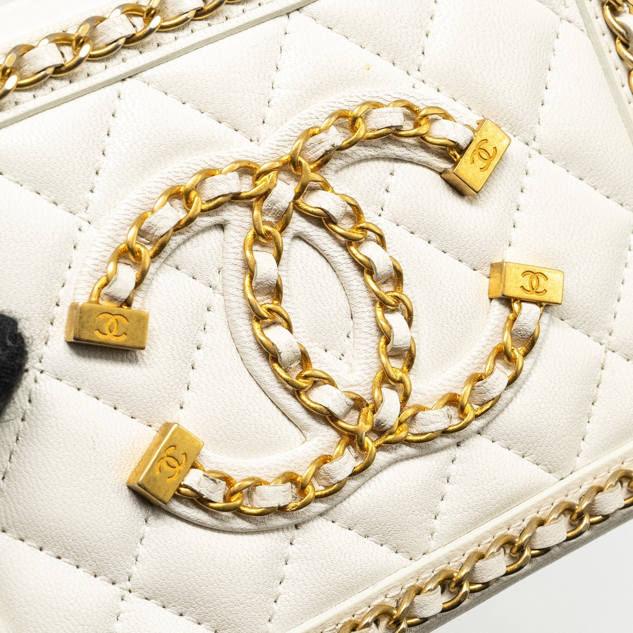 chanel-mini-vanity-clutch-with-chain-lambskin-white-ghw
