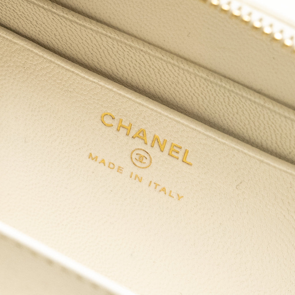 chanel-mini-vanity-clutch-with-chain-lambskin-white-ghw