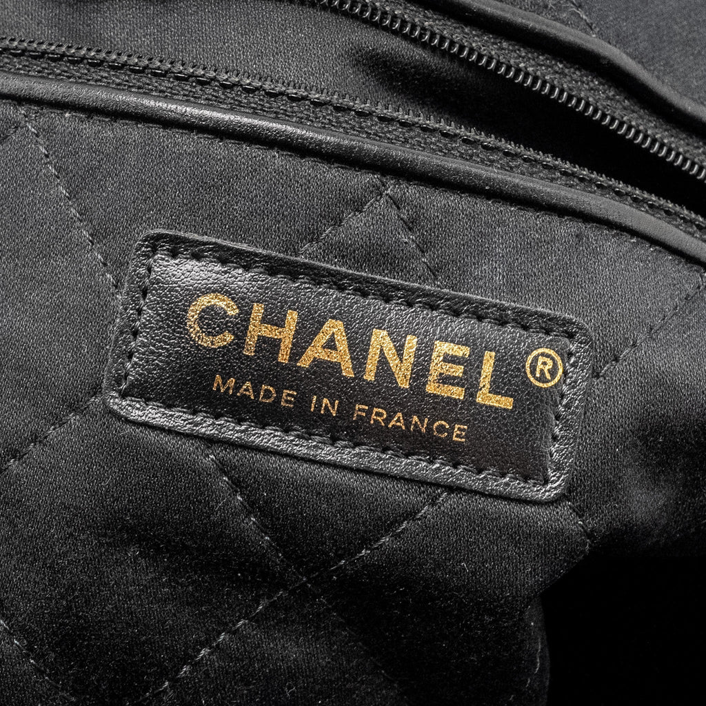 chanel-medium-22-bag-shiny-calfskin-black-ghw-microchip-3