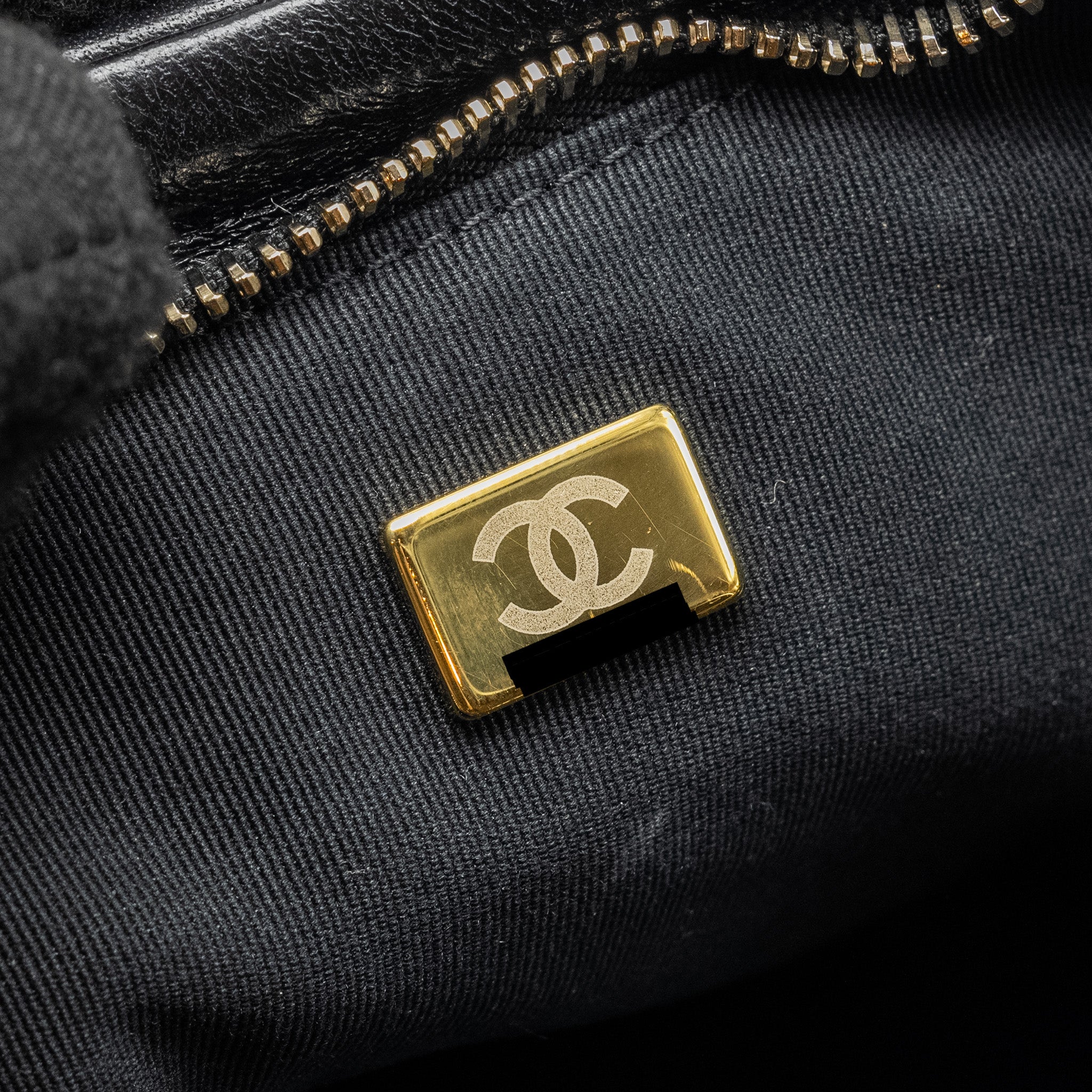 chanel-22k-hobo-shoulder-bag-lambskin-black-ghw-microchip-1