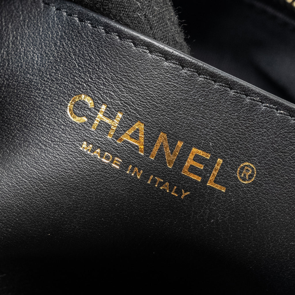 chanel-22k-hobo-shoulder-bag-lambskin-black-ghw-microchip-1