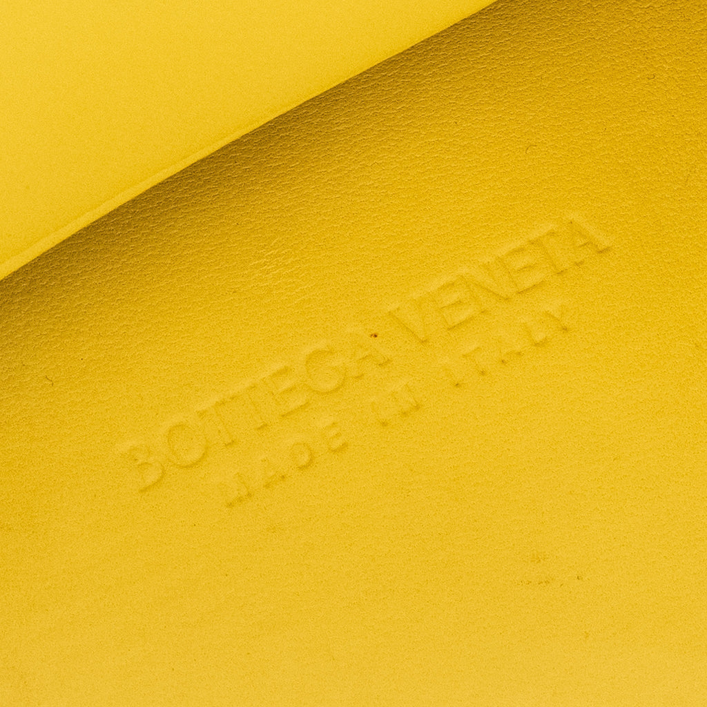 bottega-veneta-small-andiamo-bag-lambskin-light-yellow-ghw