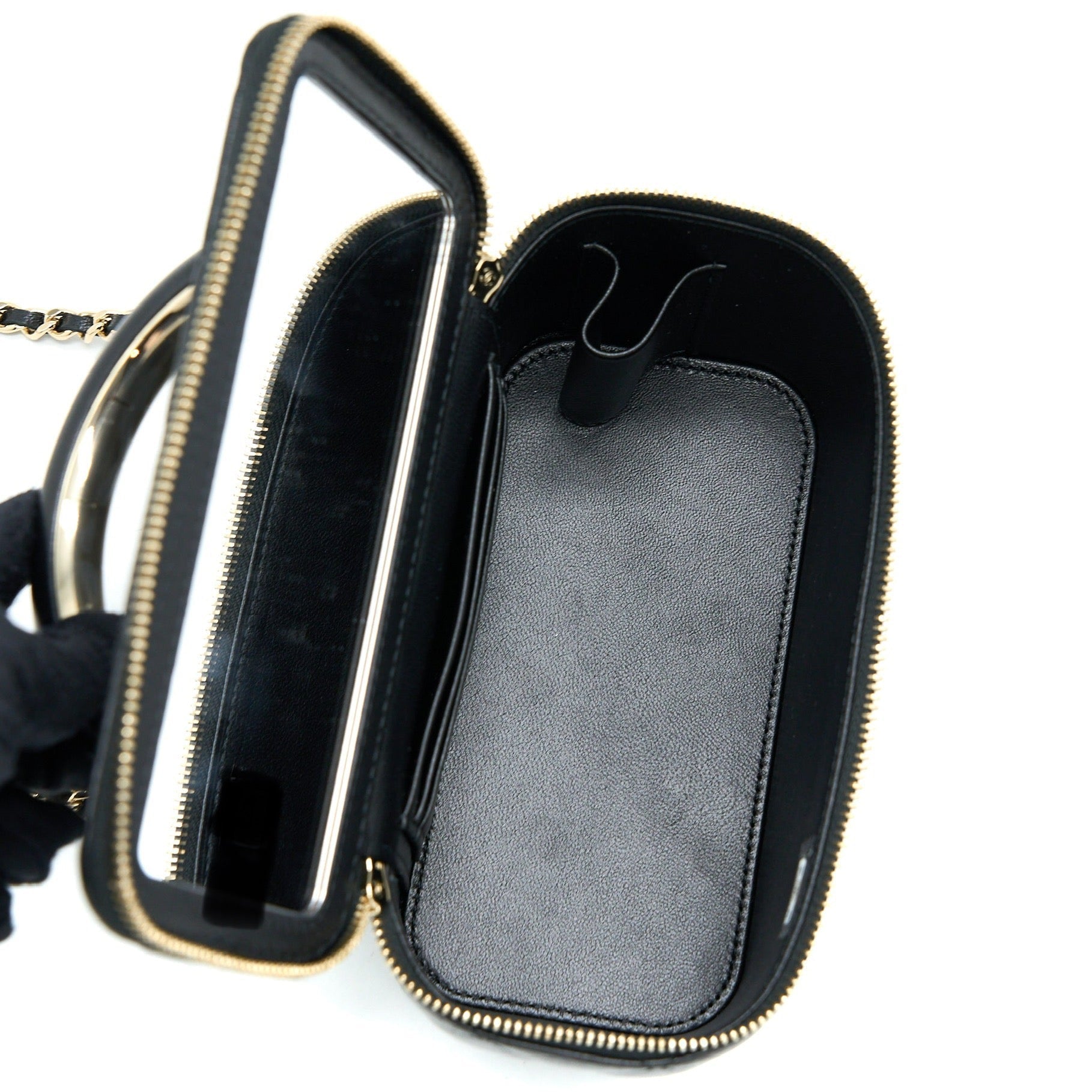 chanel-22a-top-handle-long-vanity-case-lambskin-black-lghw