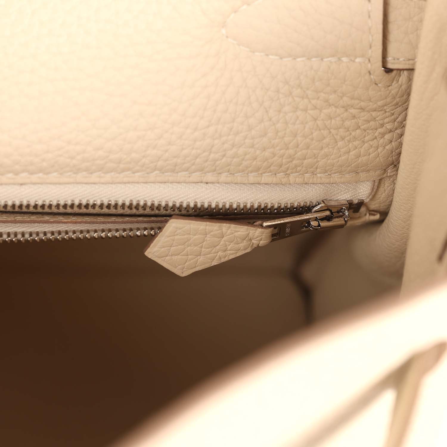 Kelly Retourne 32 Craie Togo Palladium Hardware Bag