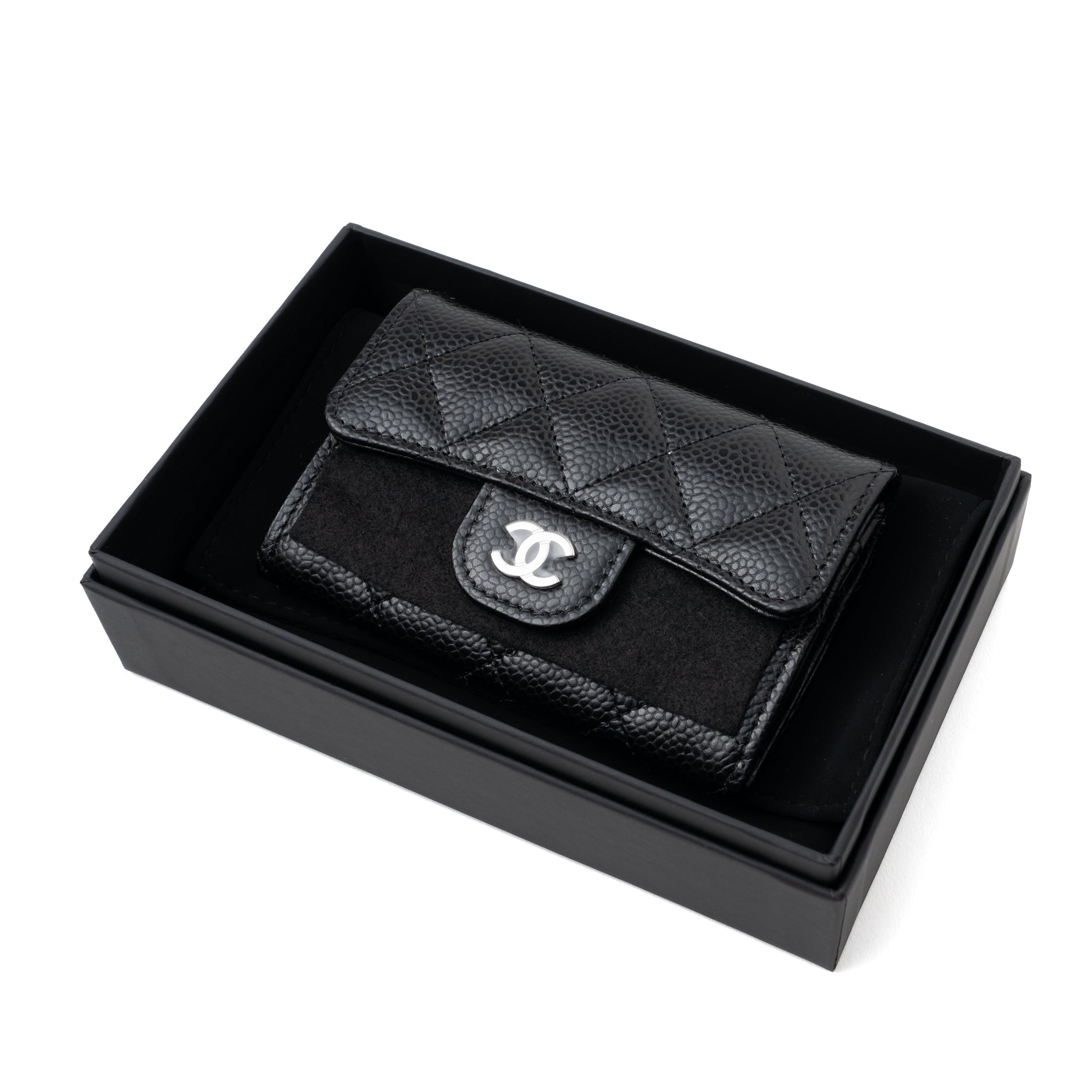 chanel-classic-flap-card-holder-caviar-black-shw-hologram